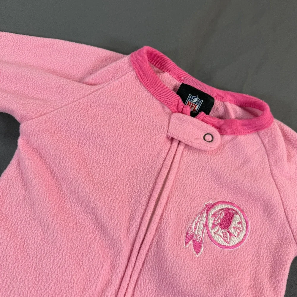 NFL Washington Redskins Baby Pink Fleece Footed Sleeper Pajamas 12M OSCD2011-042